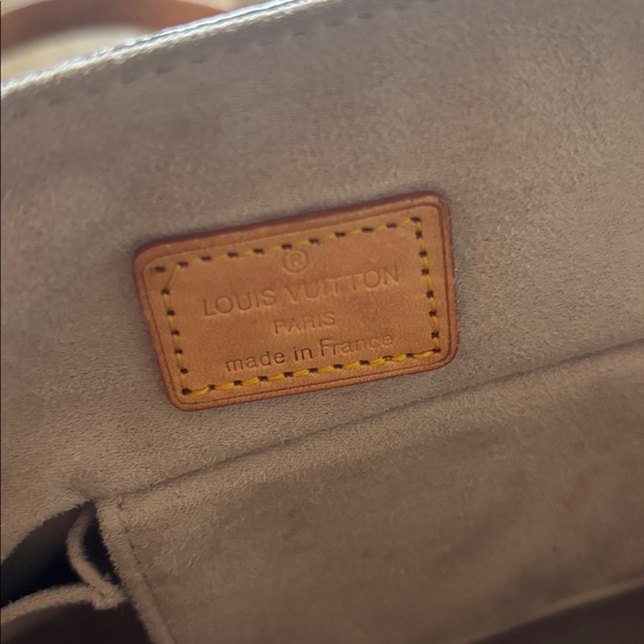 LV Monogram Beverly GM Shoulder Bag - Picture 12 of 13